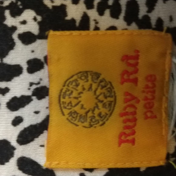 Ruby Rd  top - Picture 2 of 3